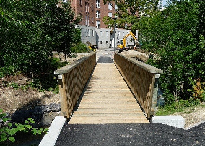 Passerelle sur la Mèbre