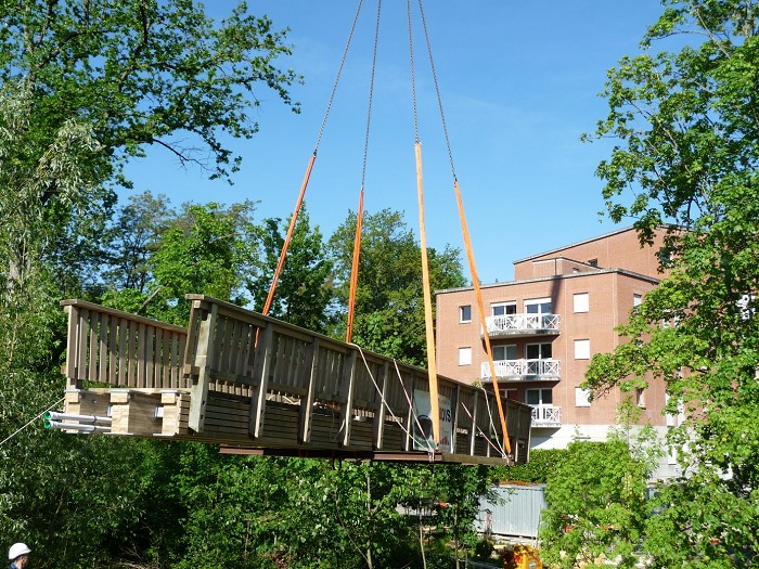 Passerelle sur la Mèbre